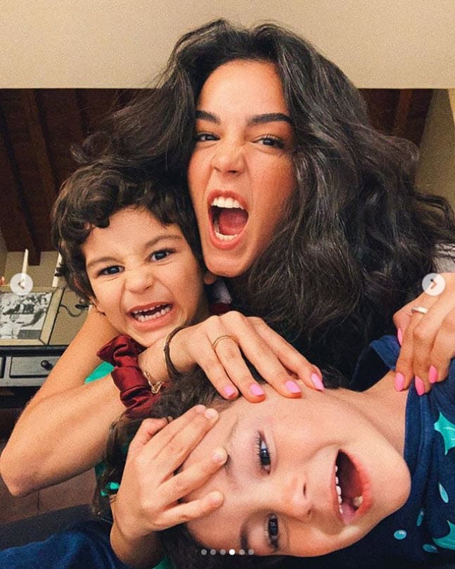 "Mis panas", es el mensaje que Alejandra escribió para acompañar las imágenes en donde los tres hacen 
<b>divertidas muecas</b>.
<br>