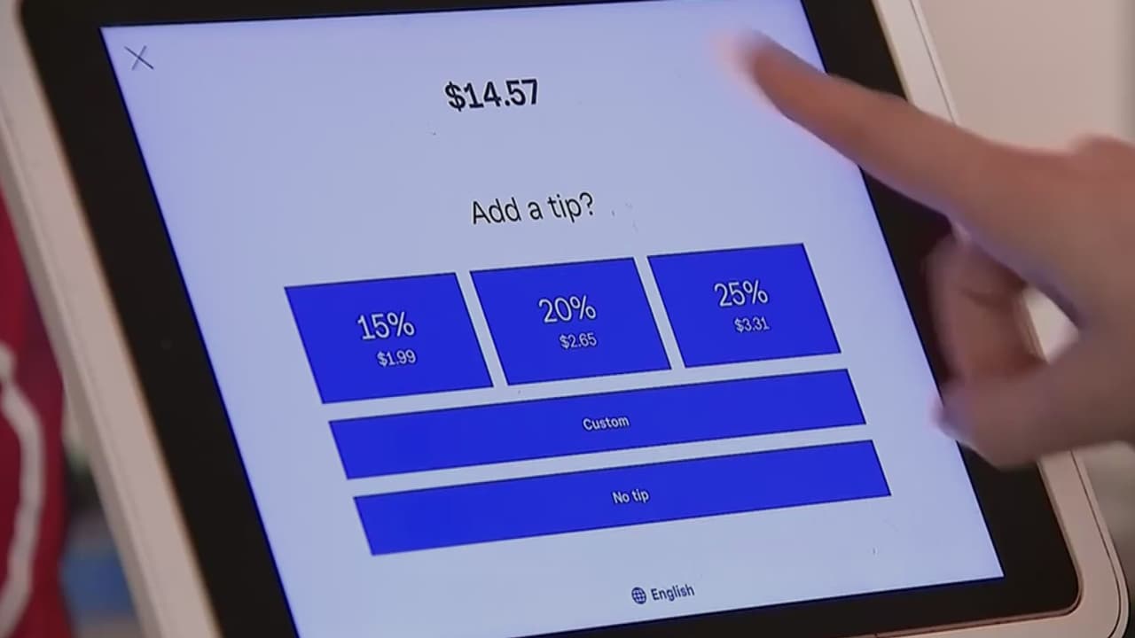 Crece debate en EEUU, cultura de propinas se considera fuera de control