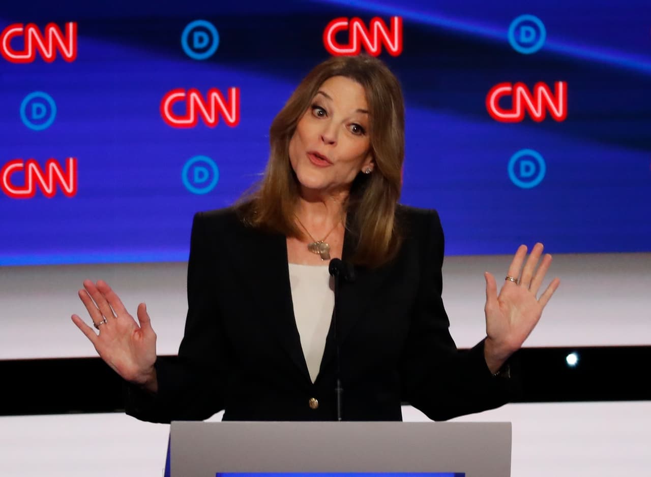 La escritora de best-sellers 
<a href="https://www.univision.com/temas/marianne-williamson">Marianne Williamson</a> clamó por 
<b>reparaciones para los afroestadounidenses</b> por sus servicios en la Guerra Civil y las ofertas incumplidas con esa comunidad. La ‘outsider’ política logró descollar como una candidata más seria de lo que pudo parecerle a muchos en el primer debate realizado en Miami.