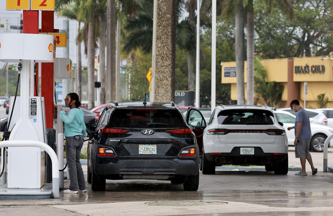 De acuerdo con la AAA (Asociación Automovilística de América) el precio del galón regular en el estado es de $3.61 este lunes, comparado con $3.53 hace una semana. 
<br>