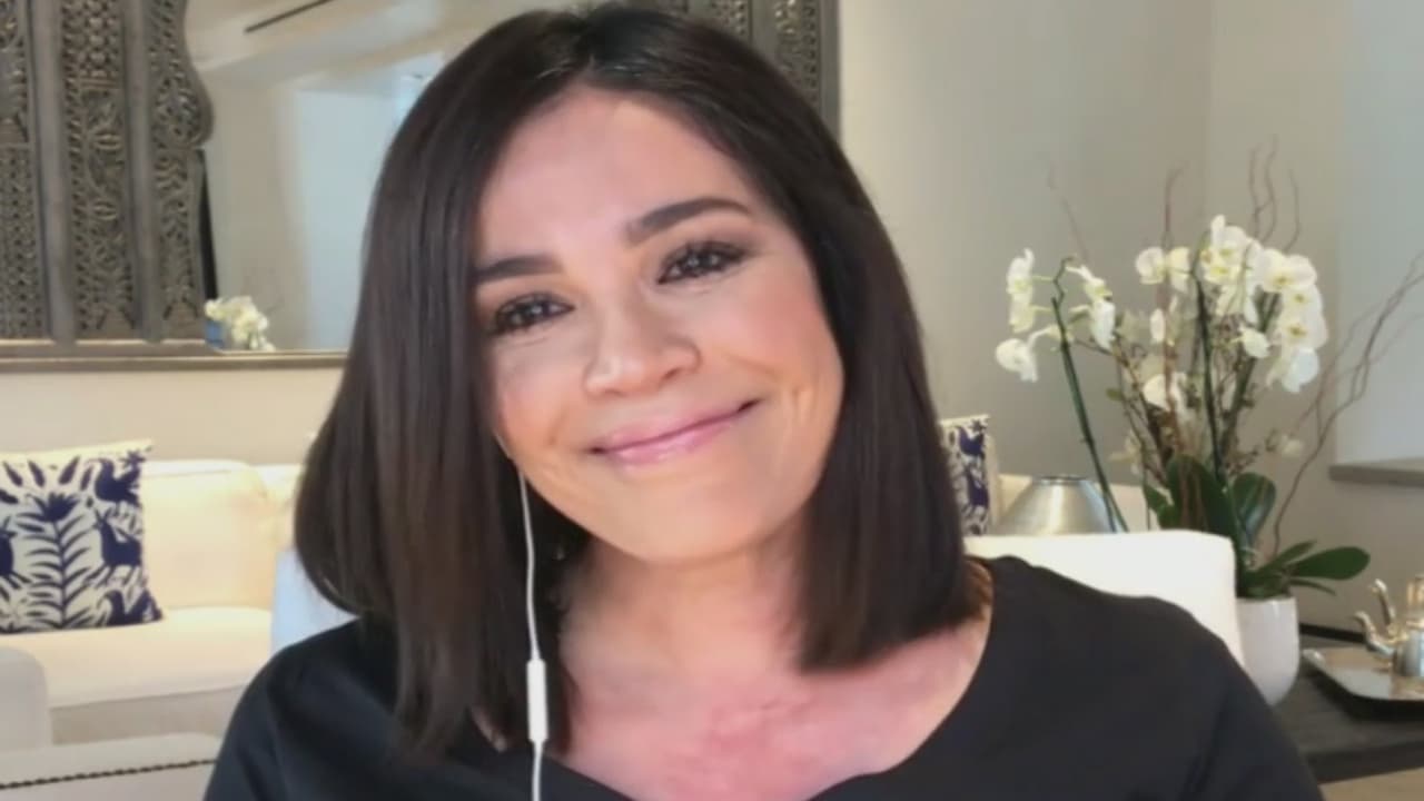 Quien también llegó 
<a href="https://www.univision.com/shows/despierta-america/entre-lagrimas-karla-martinez-reflexiona-sobre-el-mensaje-que-el-coronavirus-dejara-en-semana-santa-video">a las lágrimas fue Karla Martínez</a>, al reflexionar sobre el mensaje que nos deja esta pandemia en plena Semana Santa.