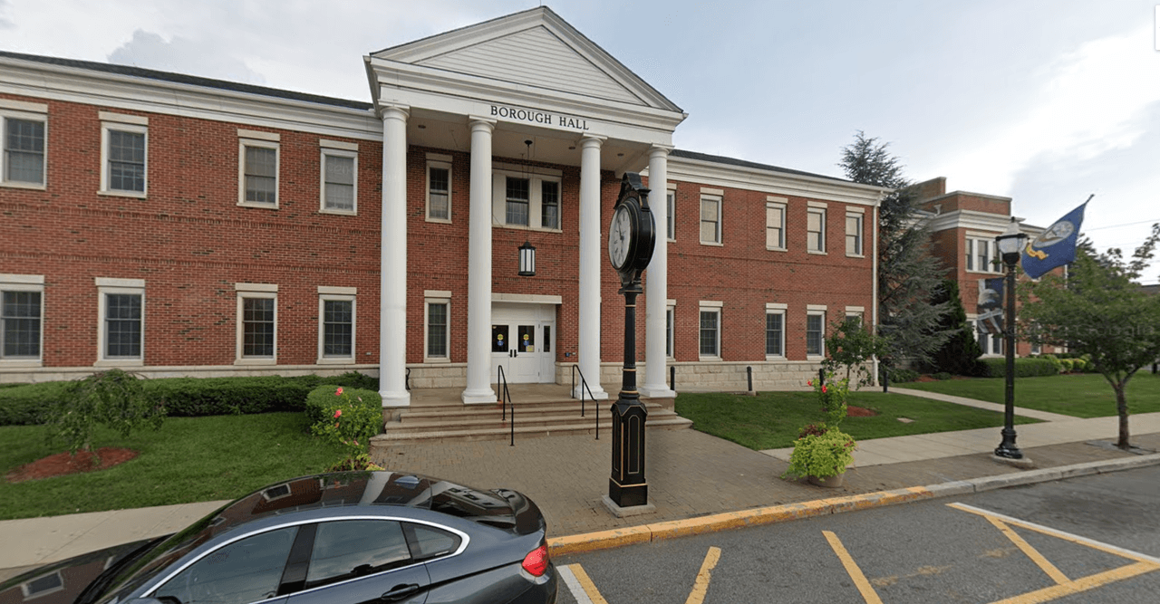 <b>Lugar: </b>Ayuntamiento de Hasbrouck Heights. 
<br>
<b>Dirección:</b> 320 Boulevard.