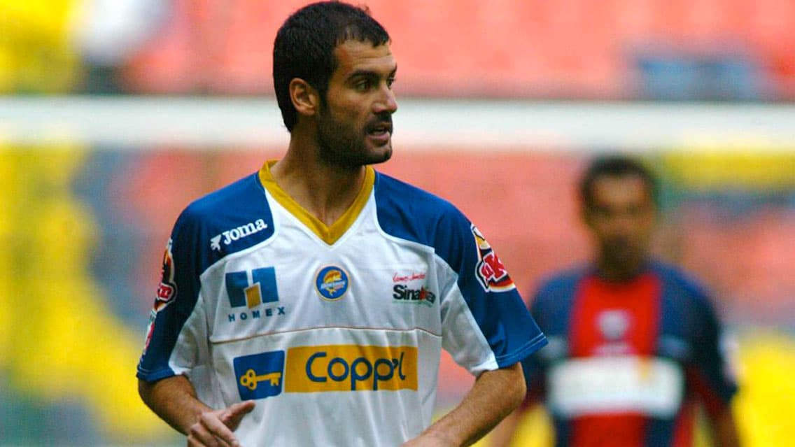 Se retiró como jugador en el 2006 luego de jugar con Dorados de Sinaloa.