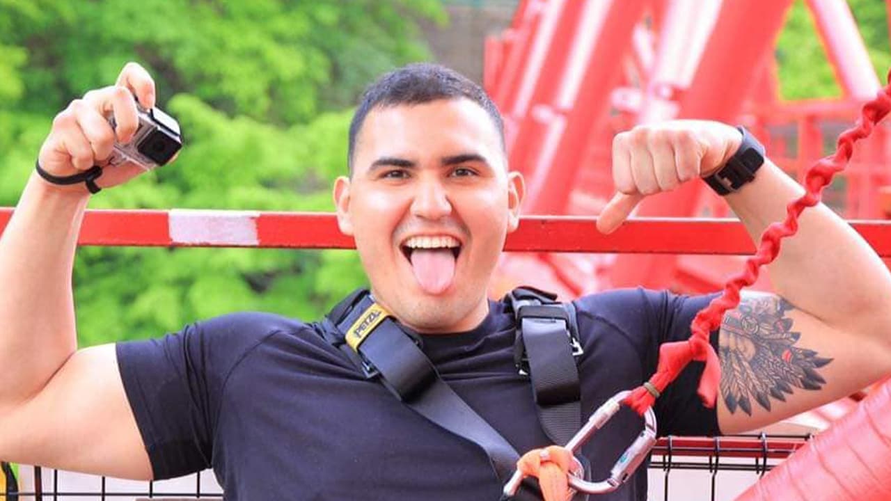 “Alguien sabe lo que sucedió, alguien vio, alguien escuchó, alguien sabe quién hizo esto y queremos justicia, queremos que esa persona se haga responsable y que diga.
<b>Él era para nosotros un héroe y queremos justicia</b>”, continuó la joven.