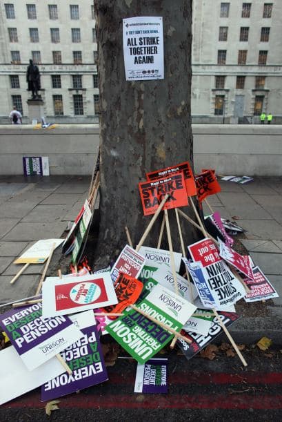 "Debido a los eficaces planes de contingencia implementados con las aerolíneas y la Agencia Fronteriza británica, las colas de inmigración registran actualmente niveles normales", declaró Colin Matthews, consejero delegado de BAA, el operador del aeropuerto de Heathrow.