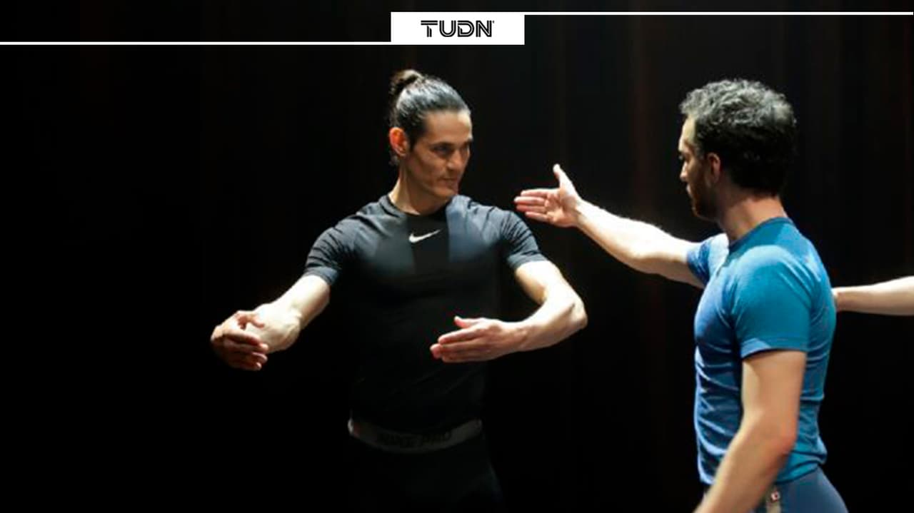 Edinson Cavani practica ballet en lo que se define su futuro
