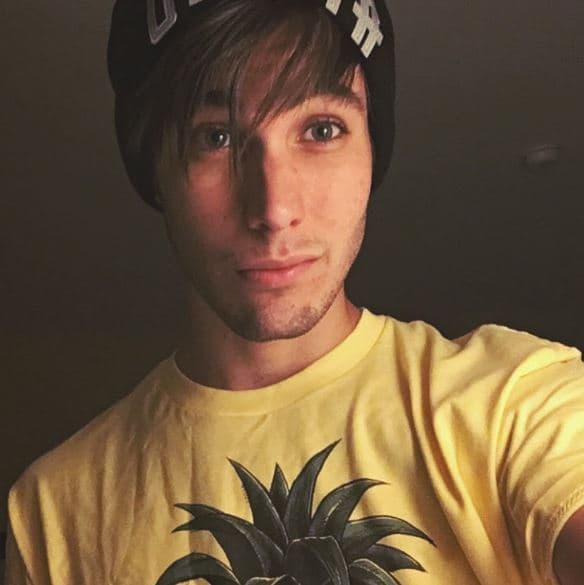 Este cubano se le mide a todo, pues también estuvo un tiempo trabajando en una tienda vendiendo ropa.