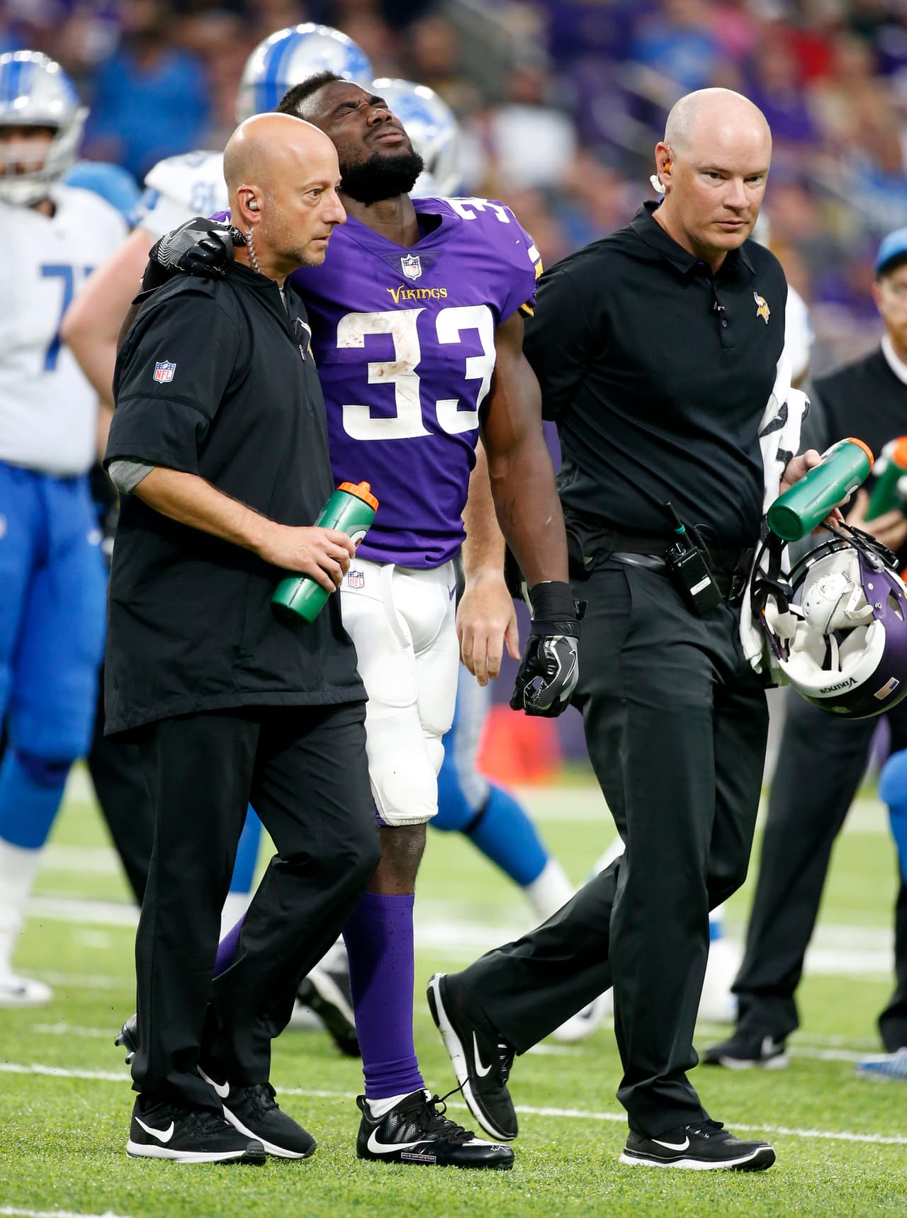 <b>DALVIN COOK – RB, Minnesota Vikings </b>
<br>El novato surgido de Florida State estaba teniendo una temporada espléndida siendo el mejor jugador ofensivo de Minnesota hasta que cayó abatido contra los Lions. El corredor se desplomó tras pisar mal en un recorte y se temió lo peor. Desgarro de ligamento cruzado que termina con su prometedora primera campaña en la NFL.