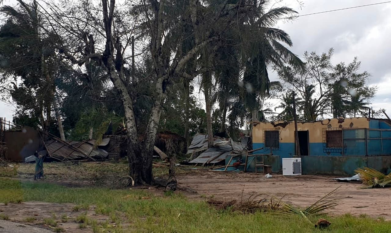 La ciudad más grande de la región afectada por el ciclón, Pemba, tuvo importantes cortes de energía. Se dijo que los distritos de Macomia, Quissanga, Mocimboa da Praia y Mecufi estaban en mayor riesgo.