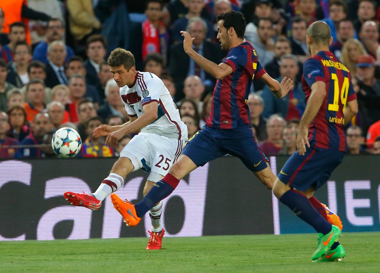 Ambos equipos jugaban al tú por tú con un estilo parecido y muy buen futbol, pero la lata no se abría.