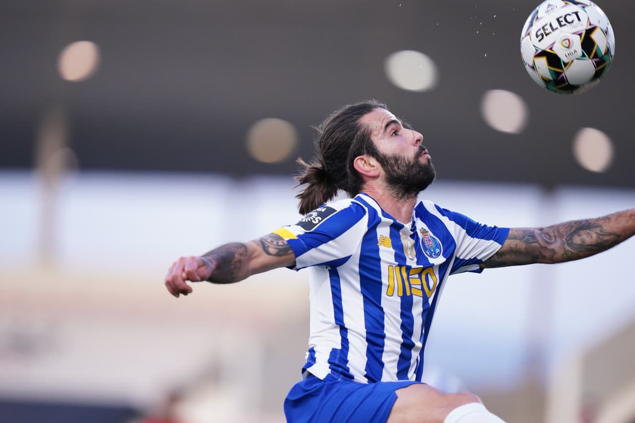 Mateus Uribe (7’) abrió el marcador y Sérgio Oliveira (60’) sentenció el resultado. Porto y Gil Vicente acumulan 48 y 19 unidades en la Primeira Liga. El siguiente compromiso de los Dragones será ante Juventus por un lugar en los Cuartos de la UEFA Champions League.