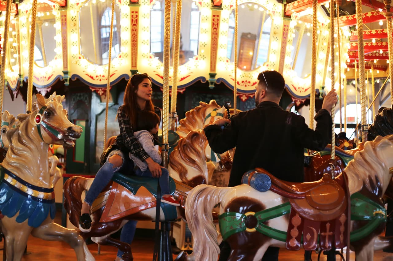 En las tardes disfrutan salir a comer fuera o dar un paseo.