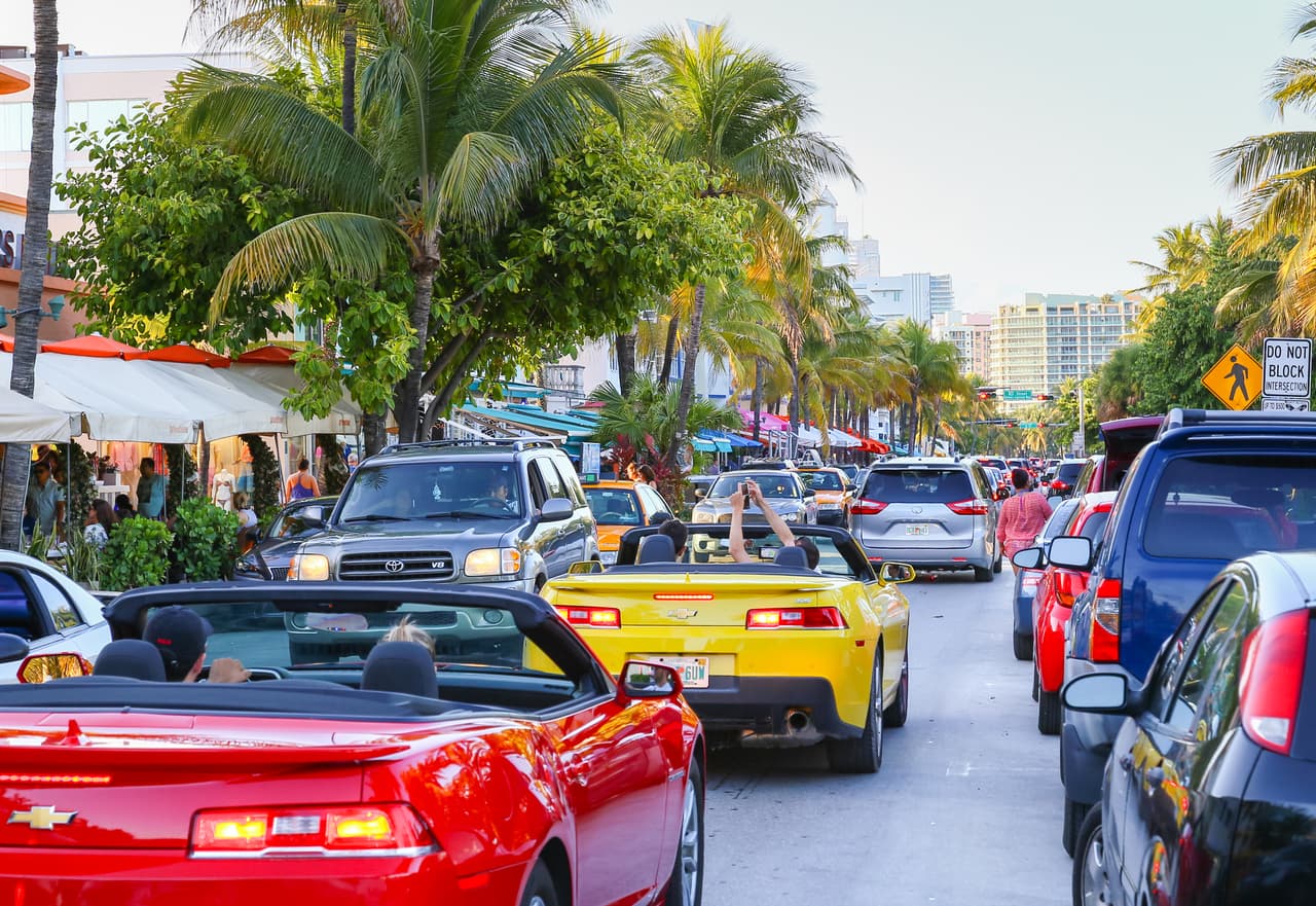 <b>Florida | </b> Precio promedio de la gasolina regular: $4.881
<br>
<br>Precio promedio de la gasolina 'mid-grade': $5.223
<br>
<br>Precio promedio de la gasolina 'premium': $5.538
<br>
<br>Precio promedio del diesel: $5.720