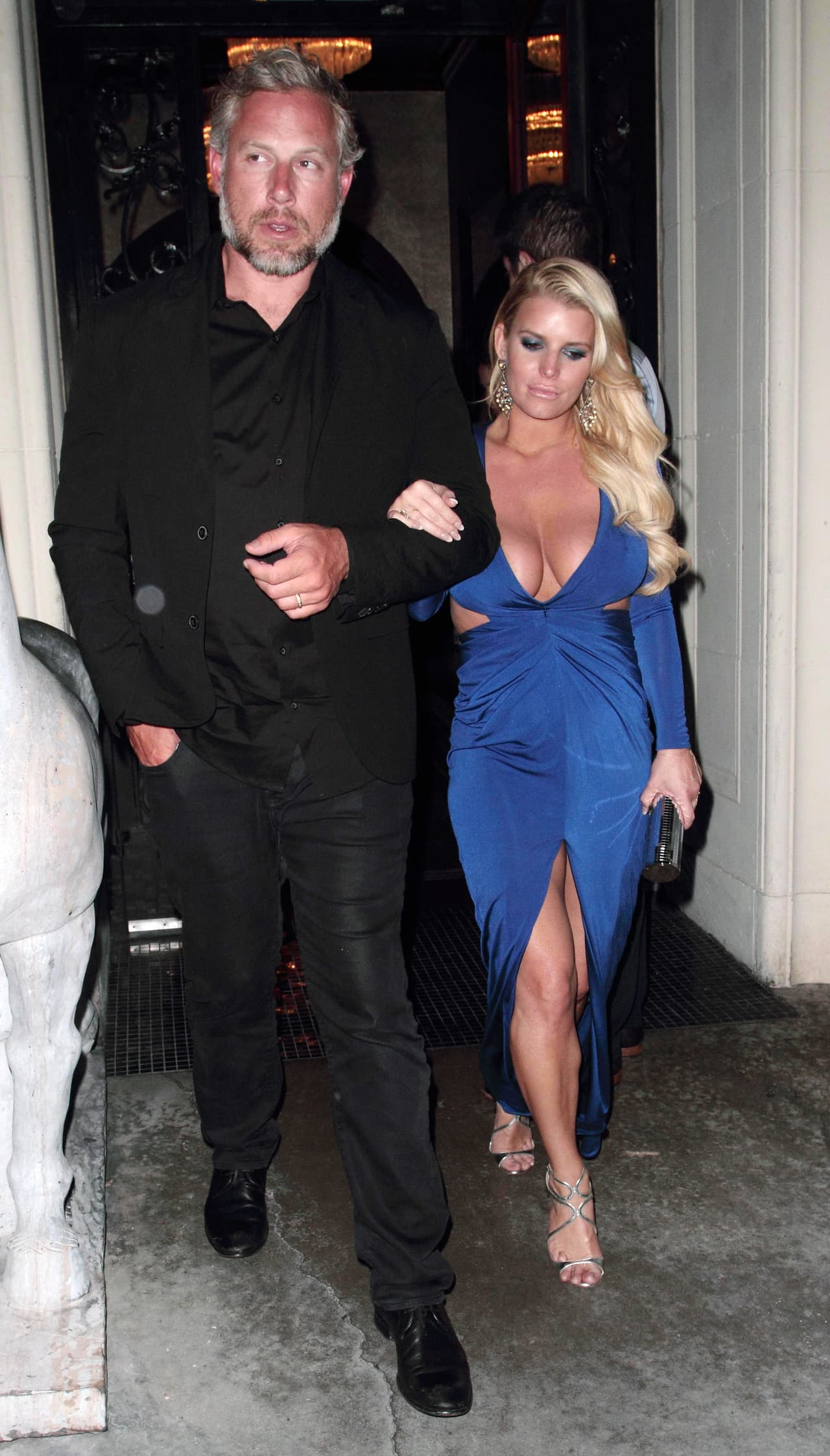 Su atuendo resaltaba todas sus curvas.