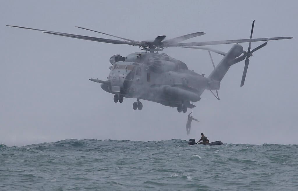 Encuentran el helicóptero militar que había desaparecido con cinco infantes de marina a bordo