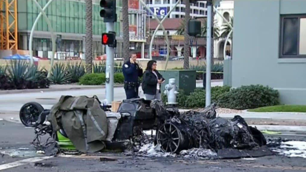 El Lamborghini, que se impactó contra una palmera en pleno centro de San Diego, quedó completamente incinerado. Su conductor murió quemado, además de inhalar humo en el acto.