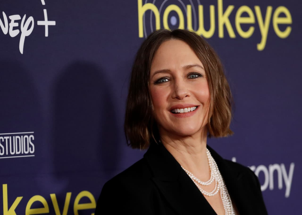 La actriz demostró su gusto por el rock y también su apoyo a Ucrania, el país natal de sus padres.