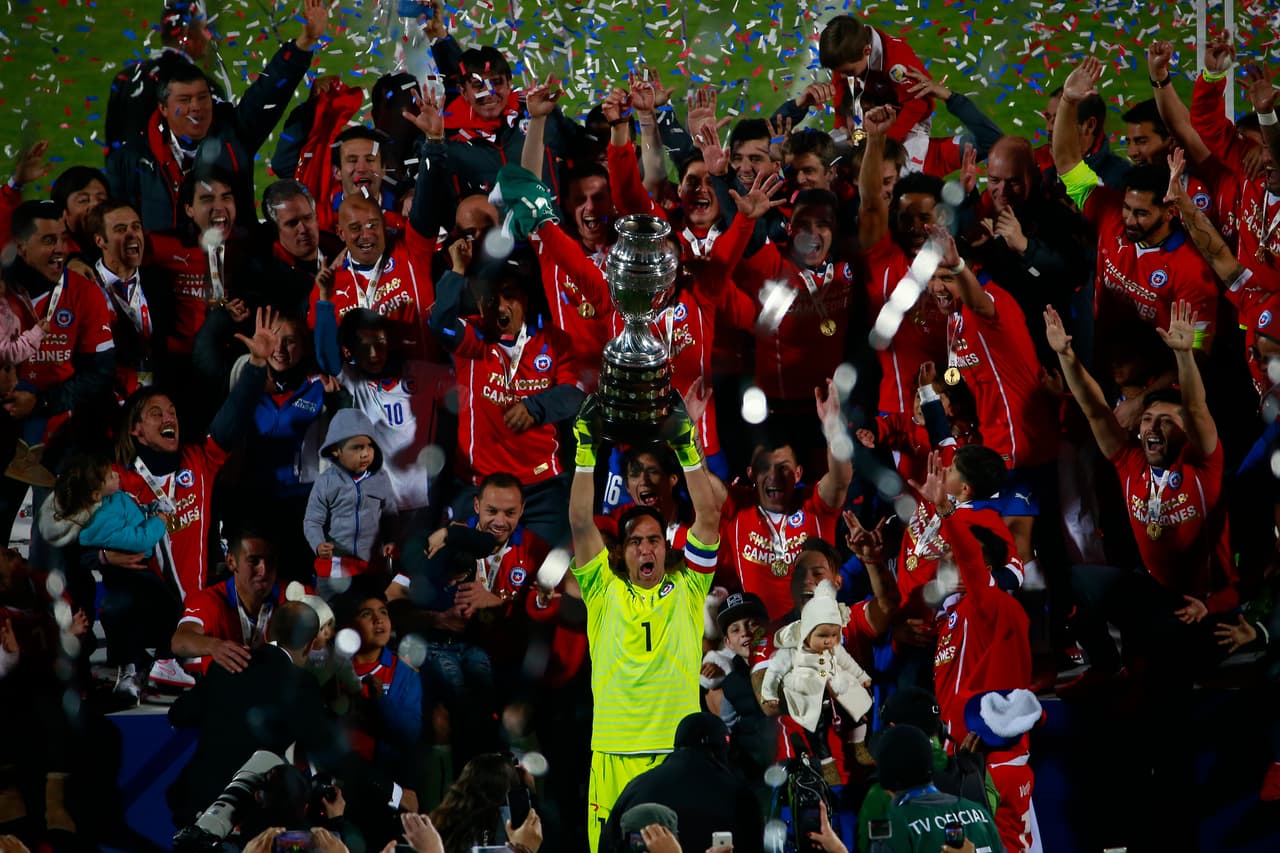 Su mejor participación en la Copa América fue en 2015, certamen en el que fue anfitrión y donde logró alzarse con el título continental.