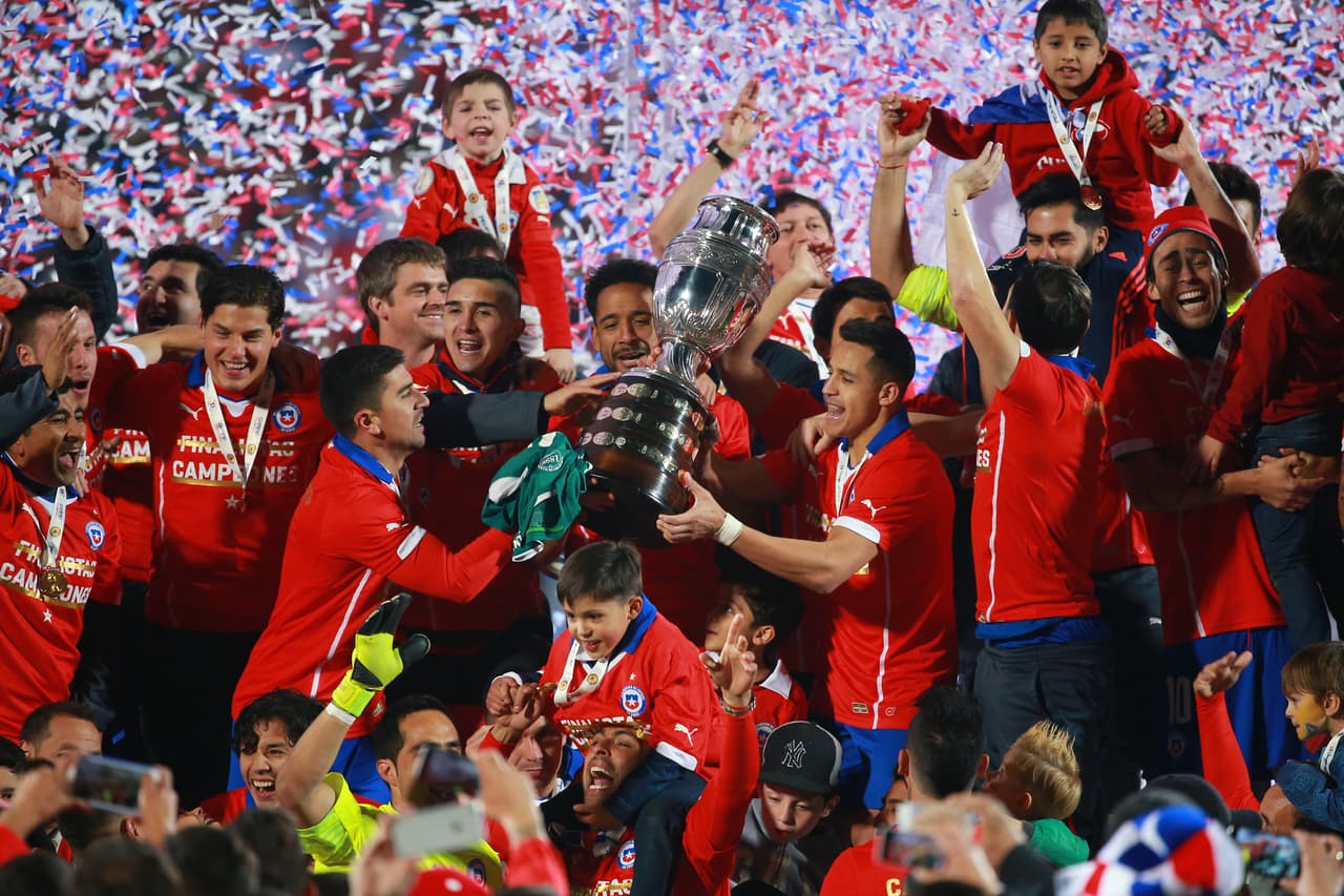 La Selección de Chile asiste por trigésima octava ocasión a una Copa América y acudirá a esta nueva edición del 2016 por formar parte de la Conmebol y por ser el actual campeón del torneo continental.