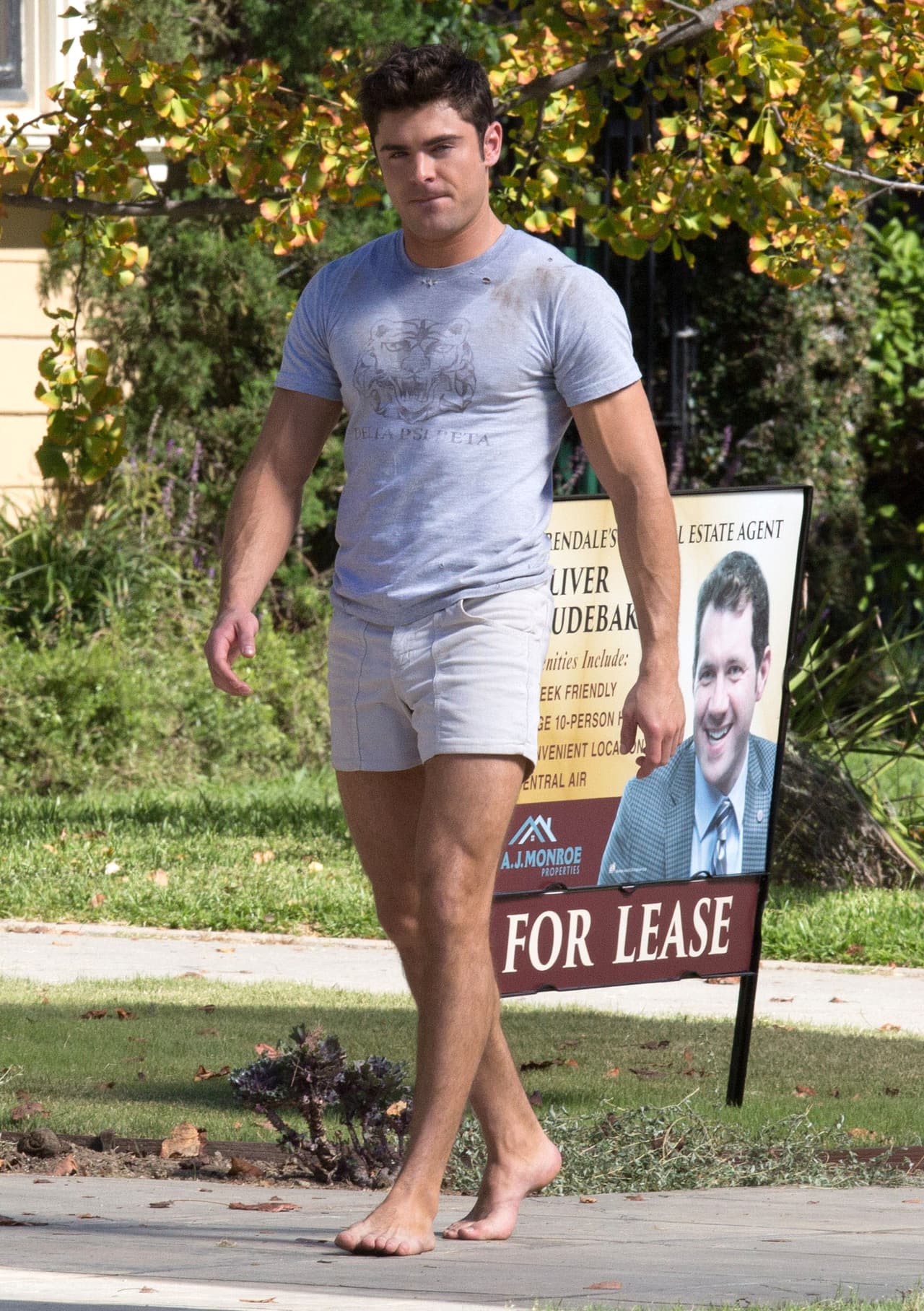 Junto a sus compañeros, Zac creó una guerra en contra de sus vecinos.