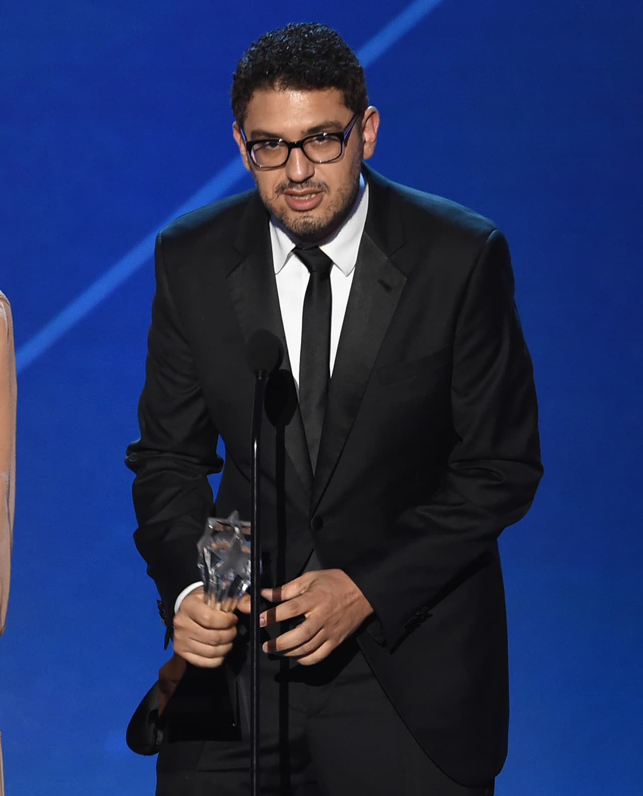 El productor y escritor Sam Esmai recibió el premio a Mejor Serie de Drama por 'Mr. Robot'.