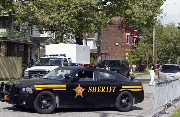 Matan a tiros a un policía de Ohio