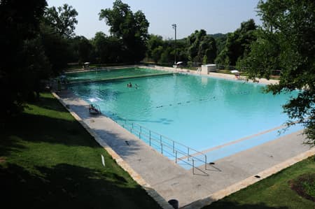 <h2 class="cms-H2-H2">Deep Eddy Pool</h2>
<br>
<br>📍401 Deep Eddy Ave, Austin, TX. 78705
<br>☎️ (512) 974-1189 / (512) 472-8546
<br>💵 Entrada gratis