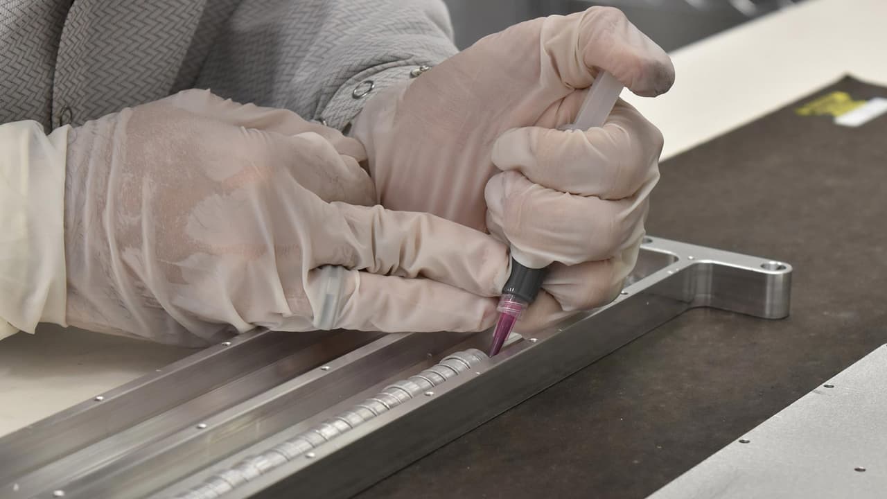 En estas cápsulas viajaron al espacio las cenizas de 152 personas