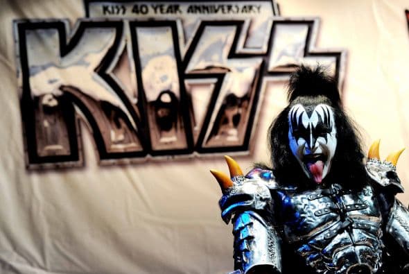 A dos meses de celebrar su entrada en el Hall de la Fama, la banda de rock de todos los tiempos se prepara para la mega gira en Estados Unidos. La extravagante banda anunció en Houses of Blue en Los Ángeles su próxima agenda de conciertos "2014 Heroes Tour' en el país, junto a Def Leppard otra de las súper bandas del género Hard Rock y Heavy Metal.