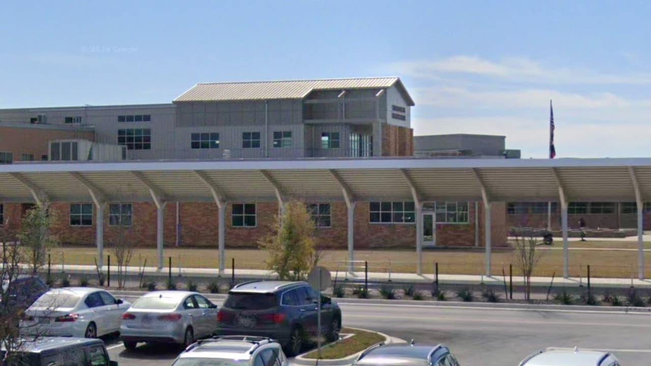 Amenaza anónima por llamada provoca un cierre preventivo en preparatoria de San Marcos