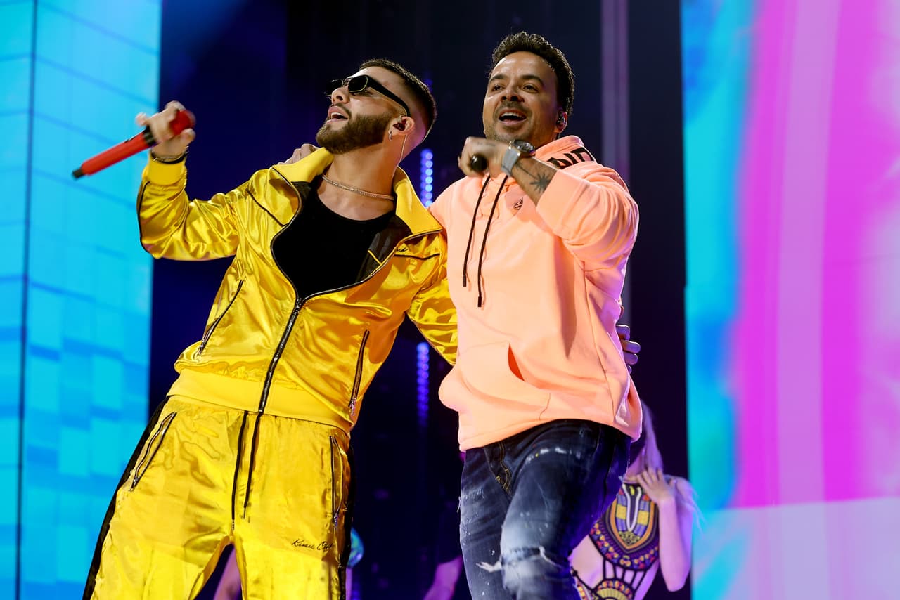 Este día también se hicieron presentes 
<b>Manuel Turizo</b> y 
<b>Luis Fonsi</b>, quienes se veían muy felices por trabajar juntos sobre el escenario.