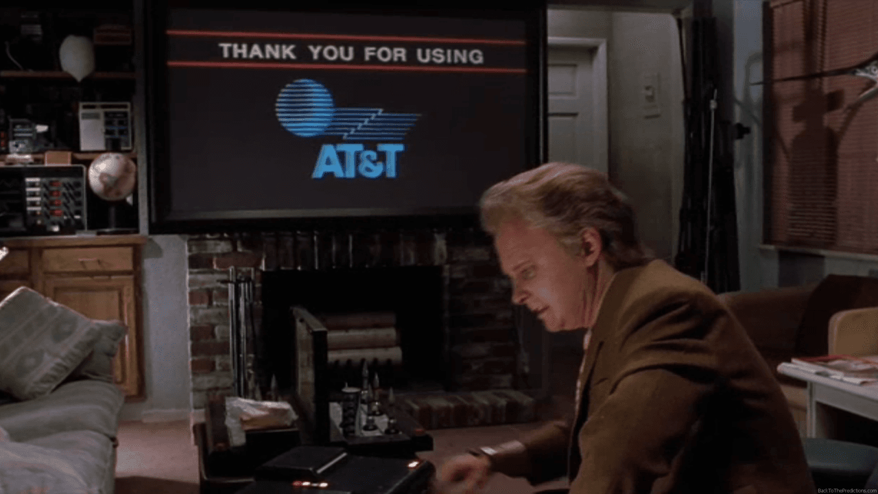 Pero el fax que siguen usando en la cinta, ya murió en nuestra tecnología hace mucho tiempo.