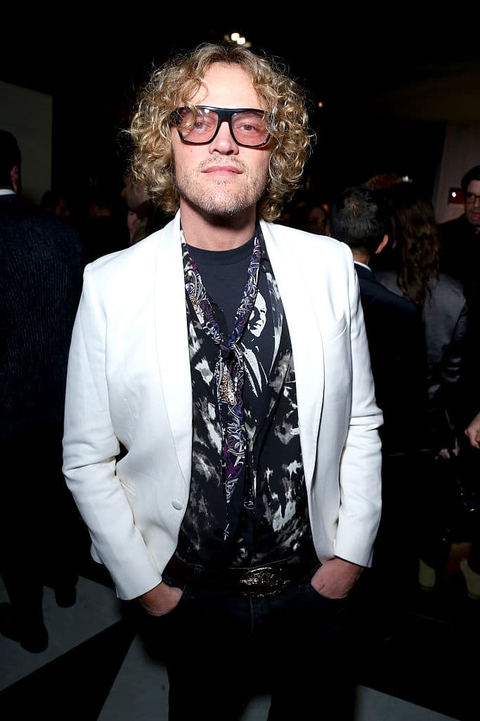 "Todo fue muy rápido porque nos reunimos por primera vez hace tres semanas para hablar del tema", dijo Dundas en ese entonces y agregó que sintió 
<b>"conexión" </b>con Shakira durante el tiempo que trabajaron.
<br>