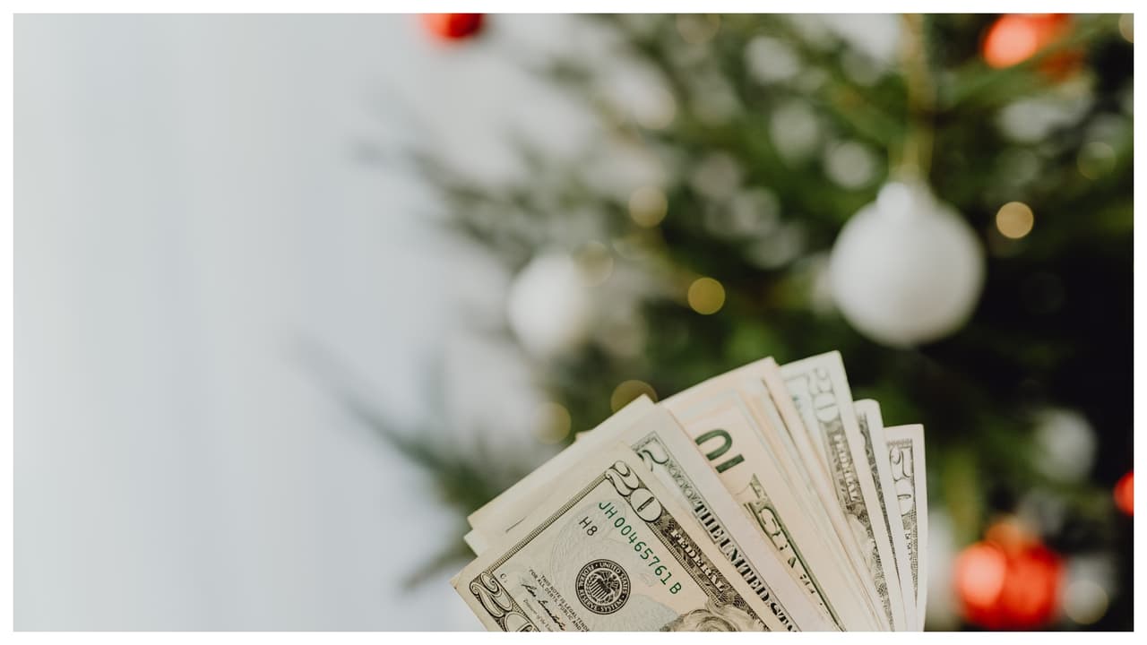 Entre la inflación y las tradiciones navideñas, tu panorama podría proyectarse hacia muchas deudas en la Navidad. Sin embargo, algunas de estas 
<b>10 ideas para ganar dinero extra,</b> podrían ayudarte a esquivar esas probabilidades. Échales un vistazo.
<br>
<br>
<br>