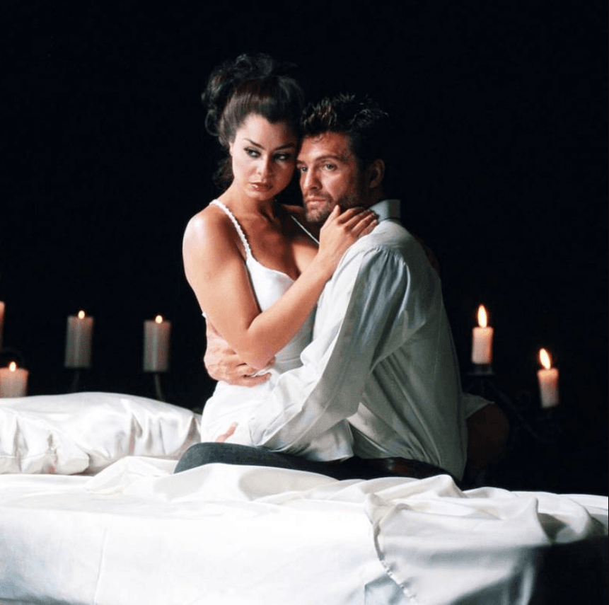 "Era una escena de amor que estábamos en un granero y metieron más de 150 palomas, había velas y todo eso, venía el beso y sueltan las palomas, no sabes el susto", agregó la expareja de Maki Moguilevsky.
<br>