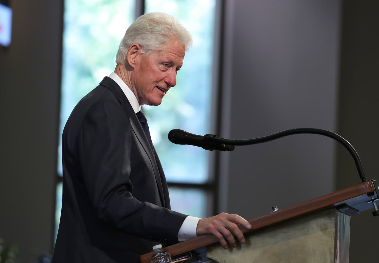 Bill Clinton en una imagen de 2020. El expresidente fue acusado de perjurio, fue sometido a un juicio en el Congreso (impeachment) del que salió indemne, aunque muy tocado.