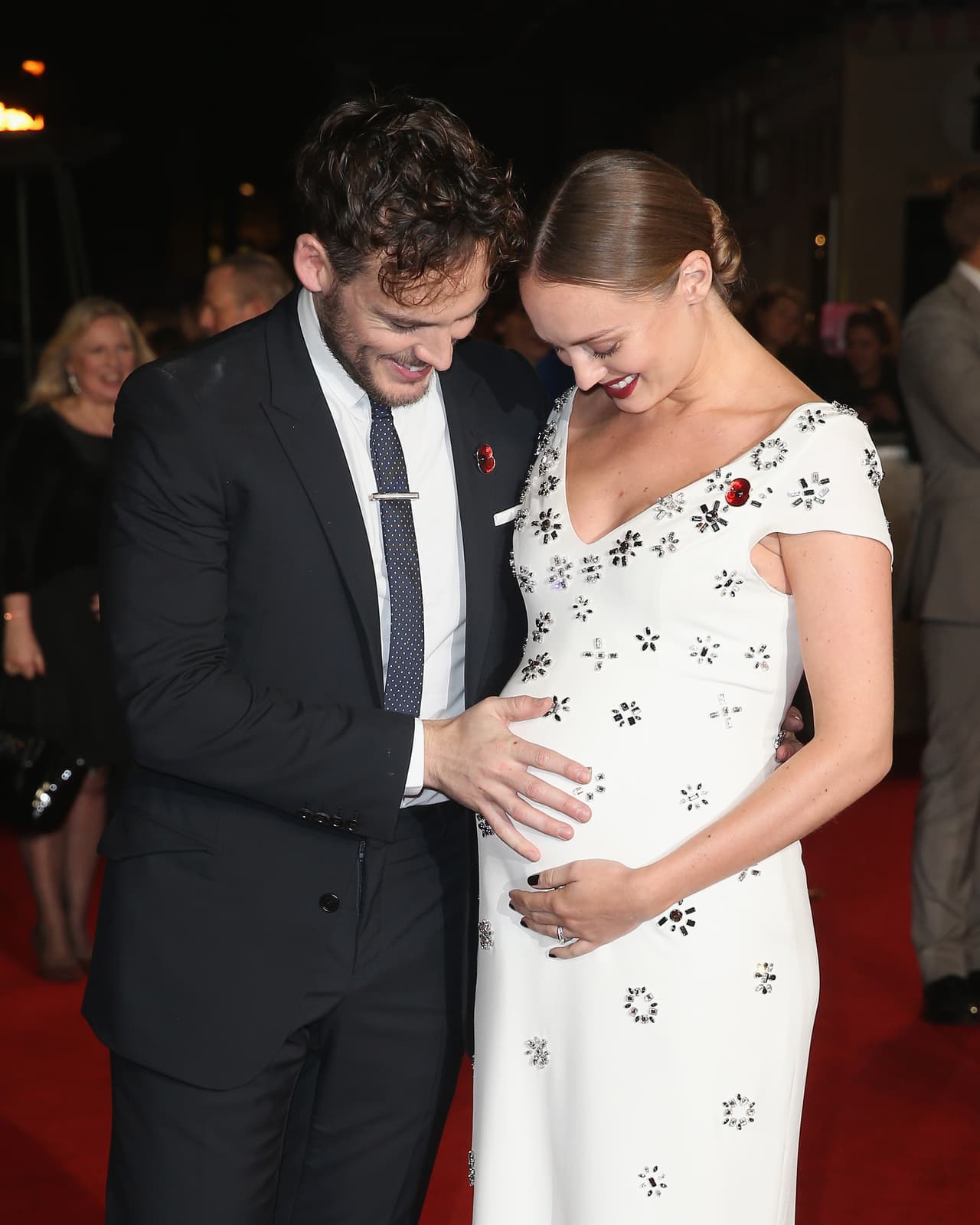 La esposa de Sam Claflin presumió su embarazo.
