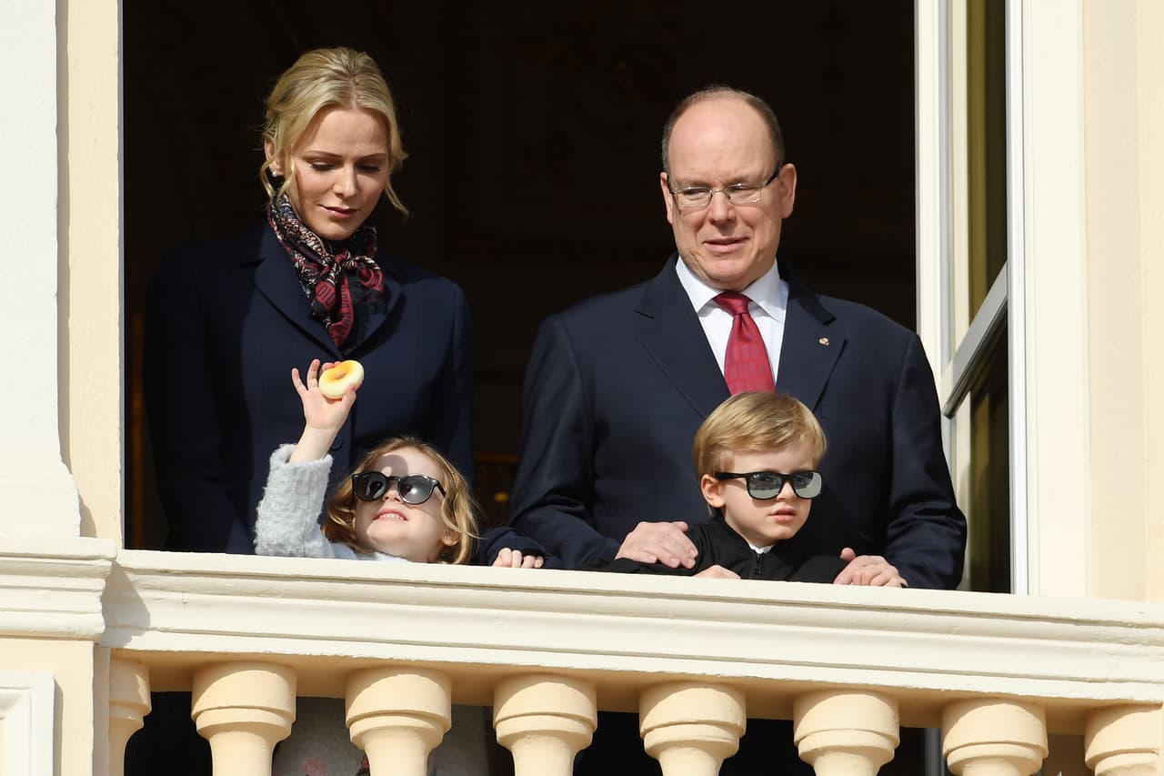 Mientras tanto, Alberto de Mónaco se mantiene enfocado junto a su esposa Charlene en la educación de sus hijos, los príncipes Gabriella y Jacques de Mónaco.