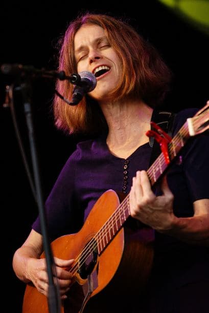 Abril 10- Juana Molina El Old Town School of Folk Music presenta a la cantautora argentina que fusiona ritmos de música electrónica y folk acústico.