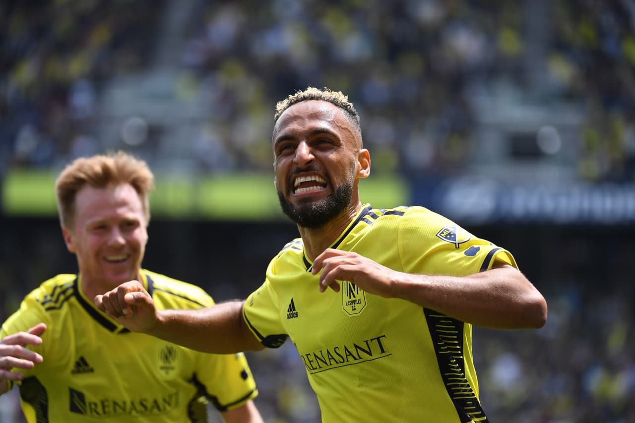 Mukhtar vuelve a usar el traje de MVP en victoria sobre Atlanta