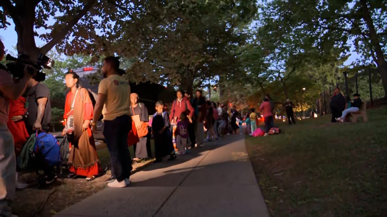 Video: llegada de migrantes en buses a Washington DC, ante inminente fin del Título 42