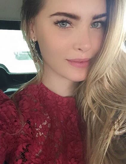 Parece que la cantante no tiene muy buena relación con las redes sociales, pues en 2011 volvió a ser polémica por que convocó a sus fans para pelear por el ‘username’ de “Belinda”, el cual ya estaba ocupado por otro usuario.