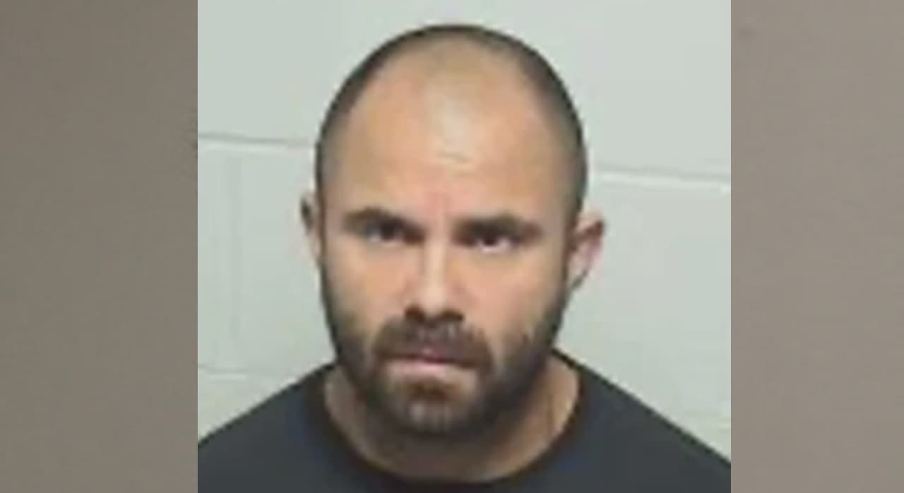 Acusan a expolicía de Waukegan, Dante Salinas, de cargos de asesinato