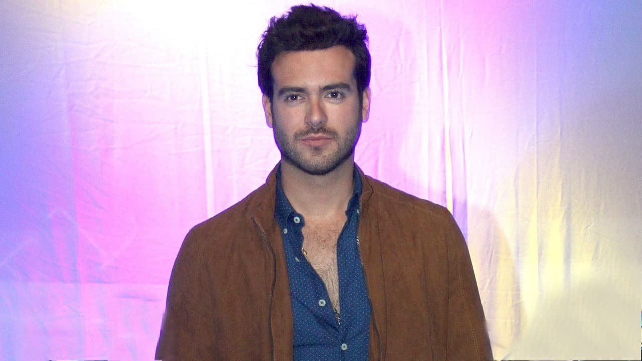 De acuerdo con las imágenes recogidas por las cámaras de seguridad de una gasolinera cercana, el hombre se desplomó al instante como consecuencia del puñetazo.
<br>