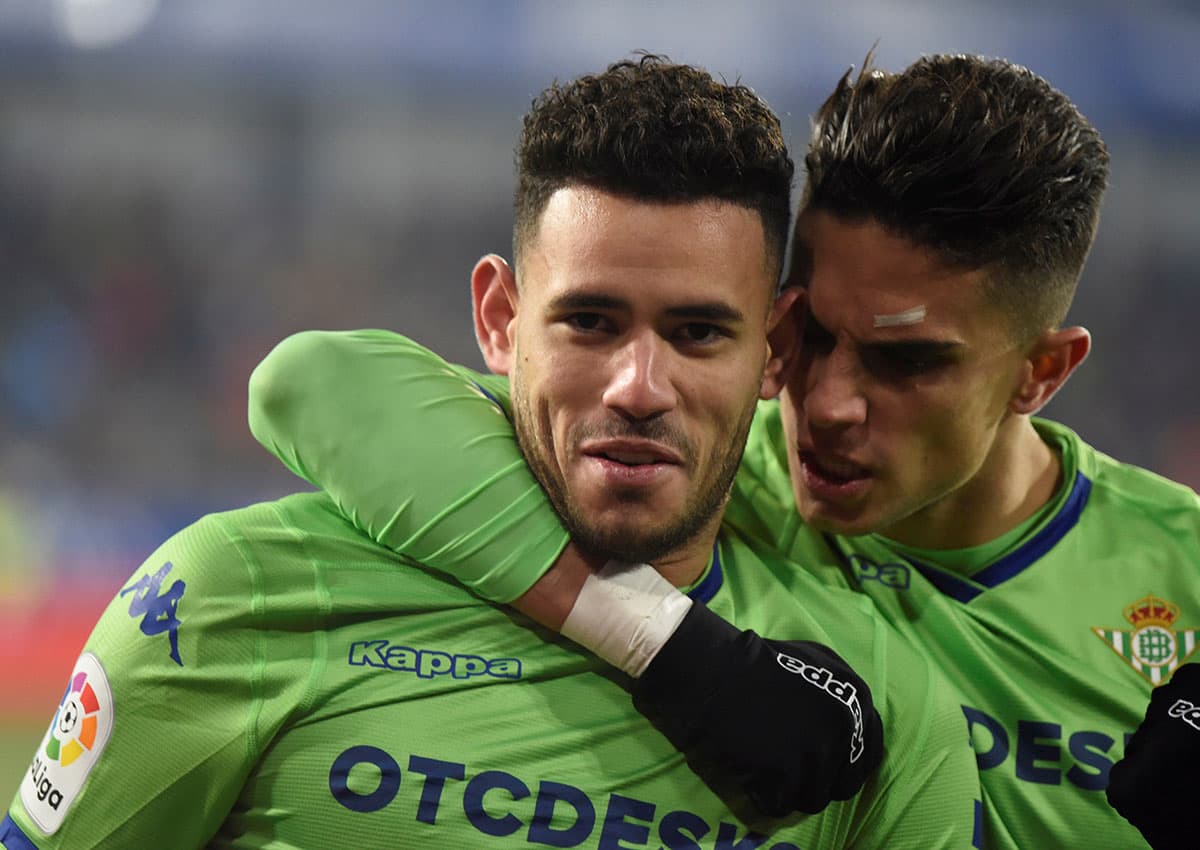 Luego de un tiro penal en el minuto 58, el paraguayo Antonio Sanabria (izquierda) marcó el 1-0 a favor del Real Betis.