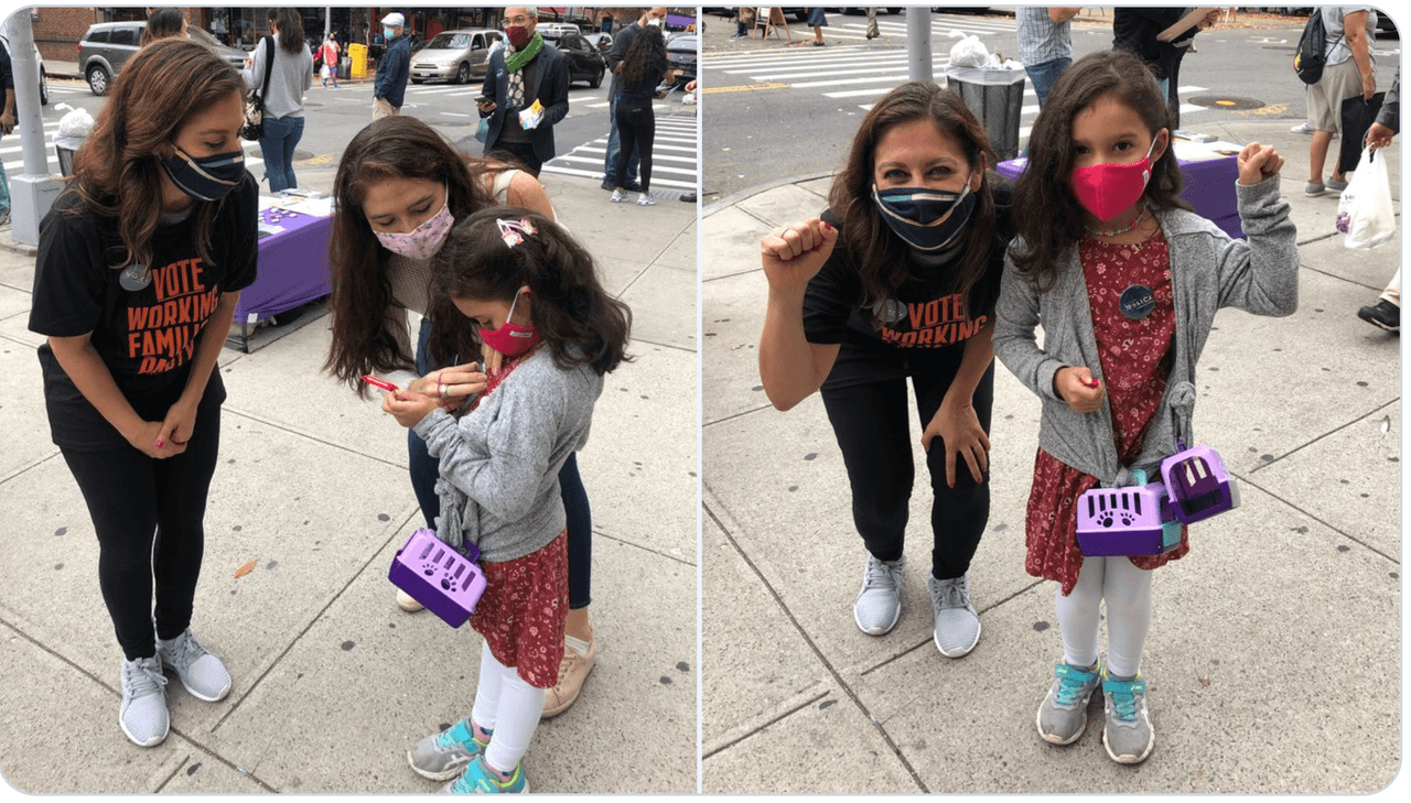 Jessica Gonzalez-Rojas, candidata por la Asamblea Estatal de 
<a href="https://www.univision.com/temas/nueva-york">Nueva York</a>, posa con una niña el 24 de octubre, el primer día de la votación temprana. 
<br>
<br>"Tengo esperanza porque el futuro es brillante", escribió la candidata en su cuenta de Twitter.