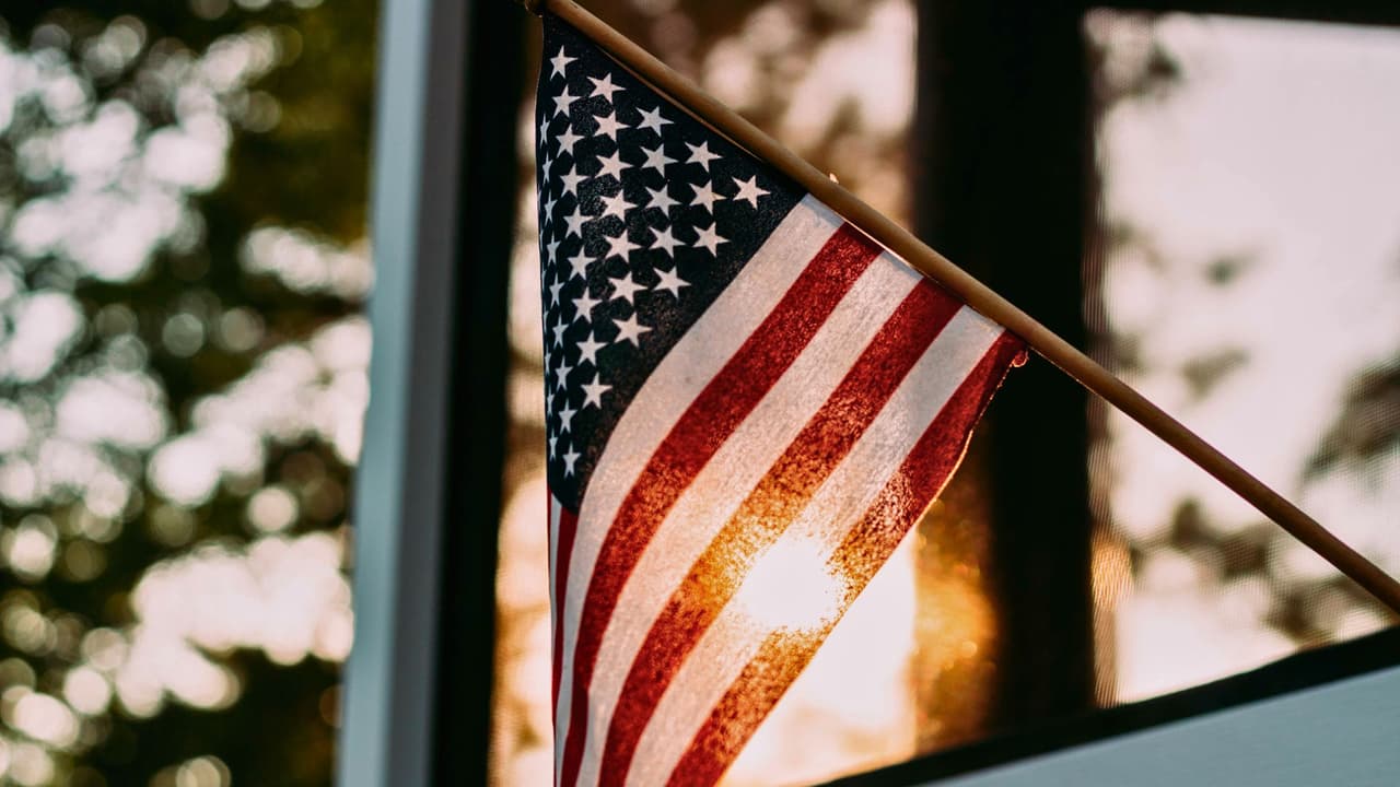 <h3 class="cms-H3-H3">❤️ Memorial Day: más que un descanso </h3>
<br>Este día no es solo para hacer carne asada: 
<b>es un homenaje a quienes sirvieron en las Fuerzas Armadas de Estados Unidos. </b>
<br>Muchos eventos tienen momentos de silencio o ceremonias. Si vas, 
<b>tómate un minuto para reflexionar.</b>