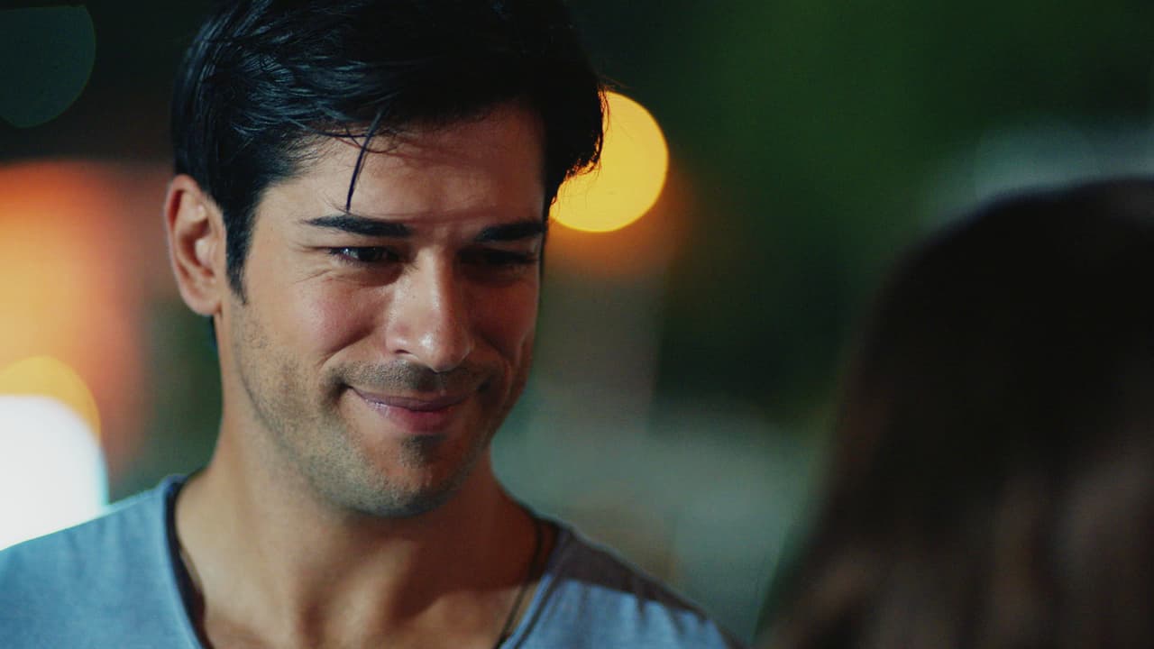 Kemal Soydere (
<b>Burak Özcivit</b>) es el protagonista de 
<b><a href="https://www.univision.com/shows/amor-eterno" target="_blank">Amor Eterno</a></b>, un hombre con carácter dispuesto a superarse y a luchar por el amor verdadero.