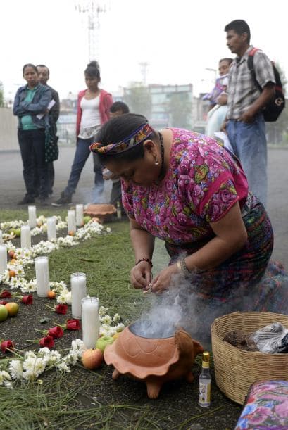 Entre los asistentes destacó la Premio Nobel de La Paz Rigoberta Menchú, cuyo padre murió en la quema de la embajada de España en 1980.