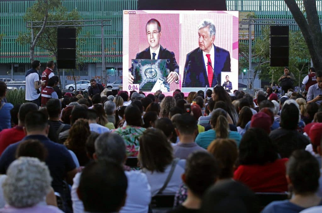López Obrador fue el centro de las críticas de los candidatos en el primer debate presidencial en México